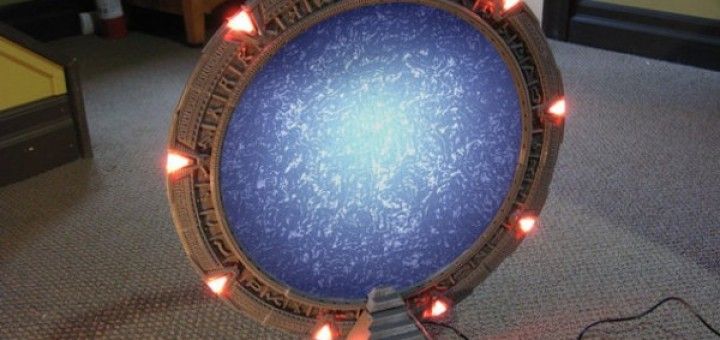 stargate 720x340 - Un portal de Stargate con Arduino