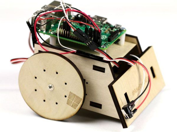 RobotDone 600x450 - Análisis de la Raspberry Pi 2