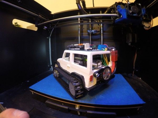 jeep arduino 599x450 - Arduino controla este jeep de control remoto impreso en 3D