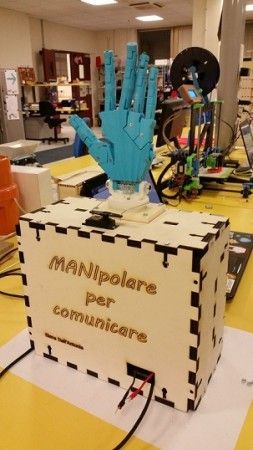 manipolare1 253x450 - Manipolare, lenguaje de signos con Arduino e impresión 3D