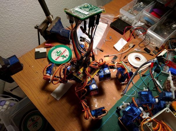 tote 602x450 - Tote, un barato y fácil de construir robot cuadrúpedo basado en Arduino