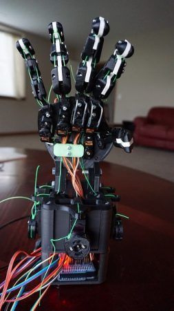 mano robotica 253x450 - Aprende robótica y programación con esta mano robótica