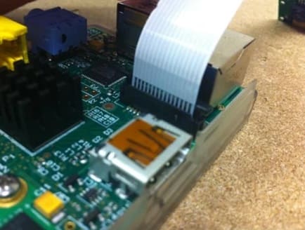 donde conectar cámara Raspberry pi