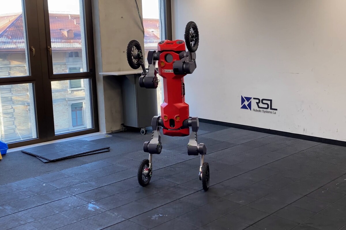 the anymal robot could already walk on four legs a - ANYmal,  El robot cuadrúpedo con ruedas y patas ya está listo para pararse y entregar